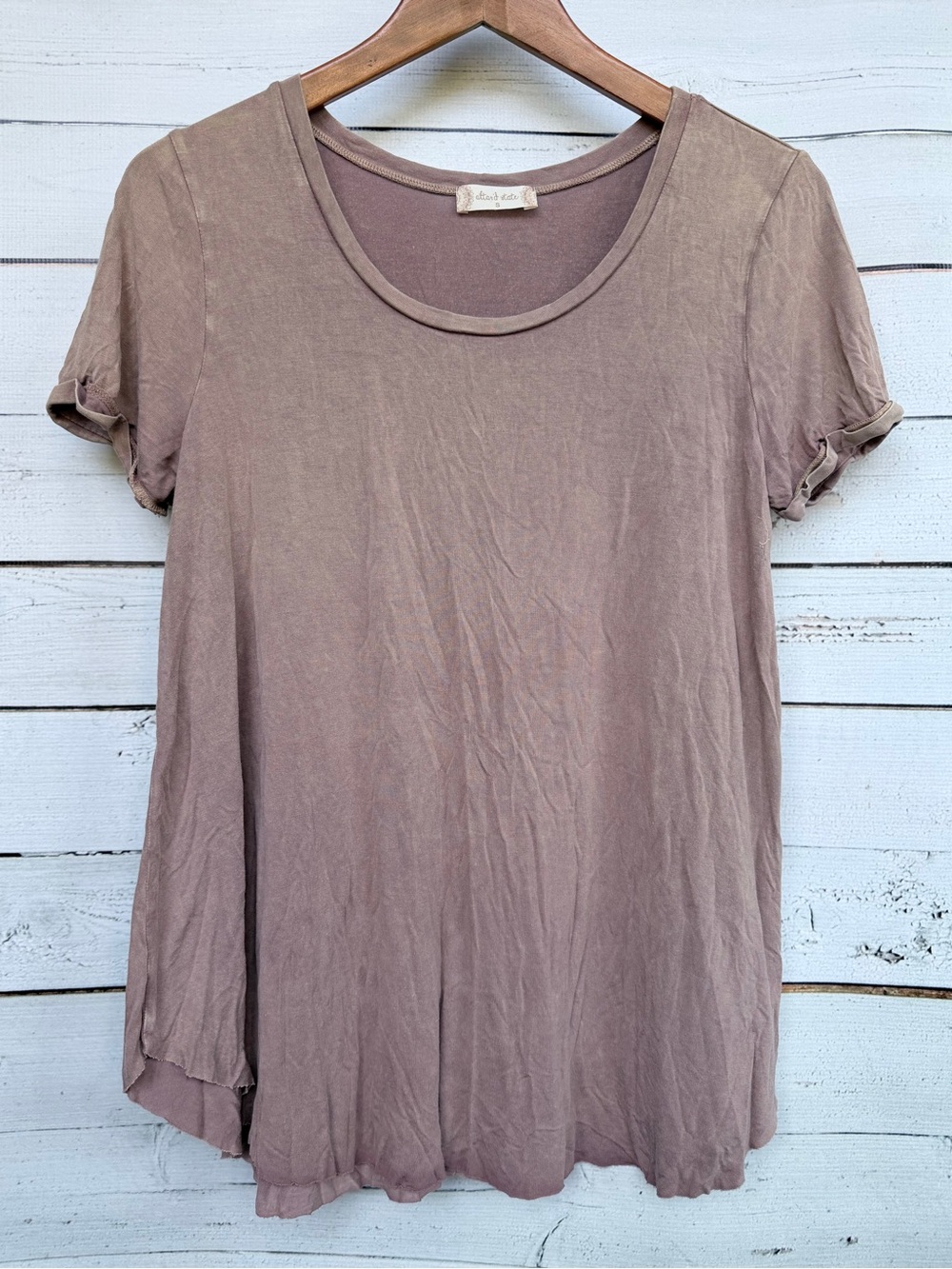 Altar'd State Scoop Neck Raw Hem Short Sleeve T-Shirt Size Small